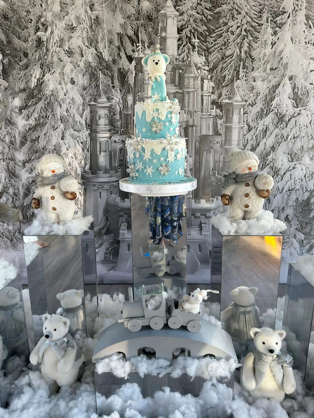 snowman theme cake and decoration